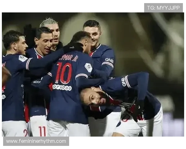 巴黎圣日耳曼中场硬度不足，比赛节奏掌控力受限，争冠形势面临考验